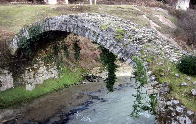 Река Беслетка и Беслетский мост в Абхазии