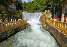  Рукотворный водопад в Афоне 