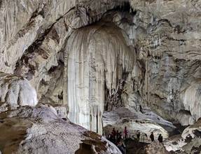  Зал пещеры в Афоне 