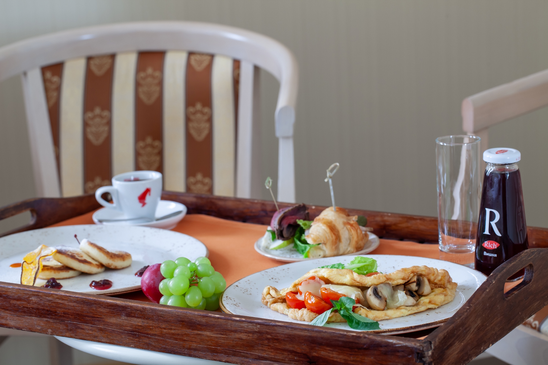 Half board breakfast. Полупансион. Рум сервис. Дорогие гости отеля. Отель Санкт-Петербург в Санкт-Петербурге ужины полупансион.